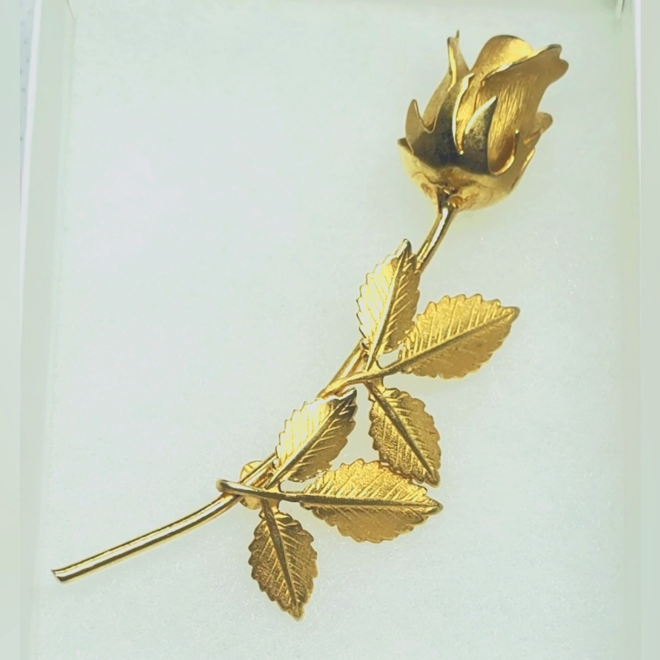 Vintage Giovanni Gold Tone Rose BroochPin 3 Leaf Unique Design 18$